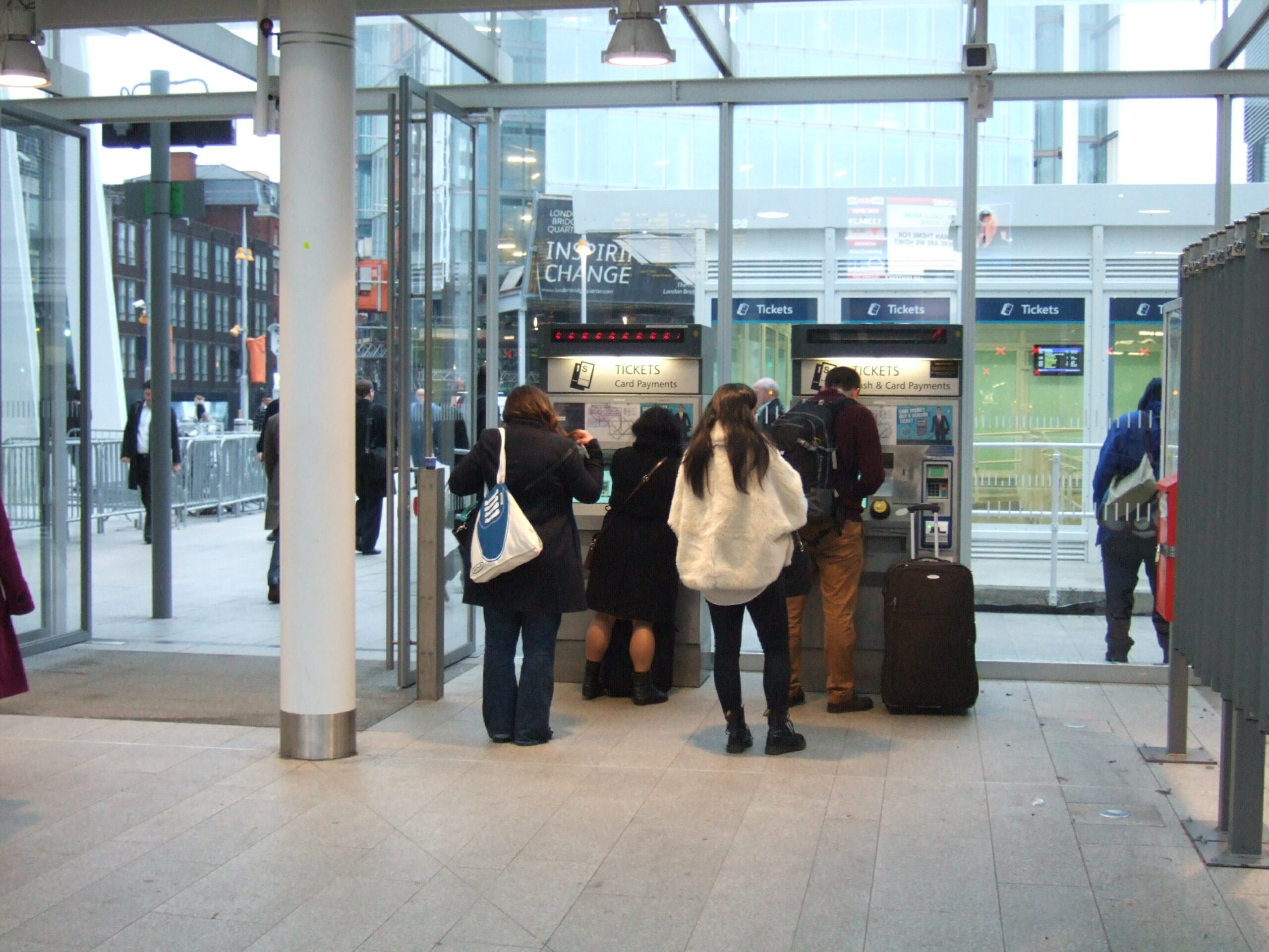 London Bridge ticket machines